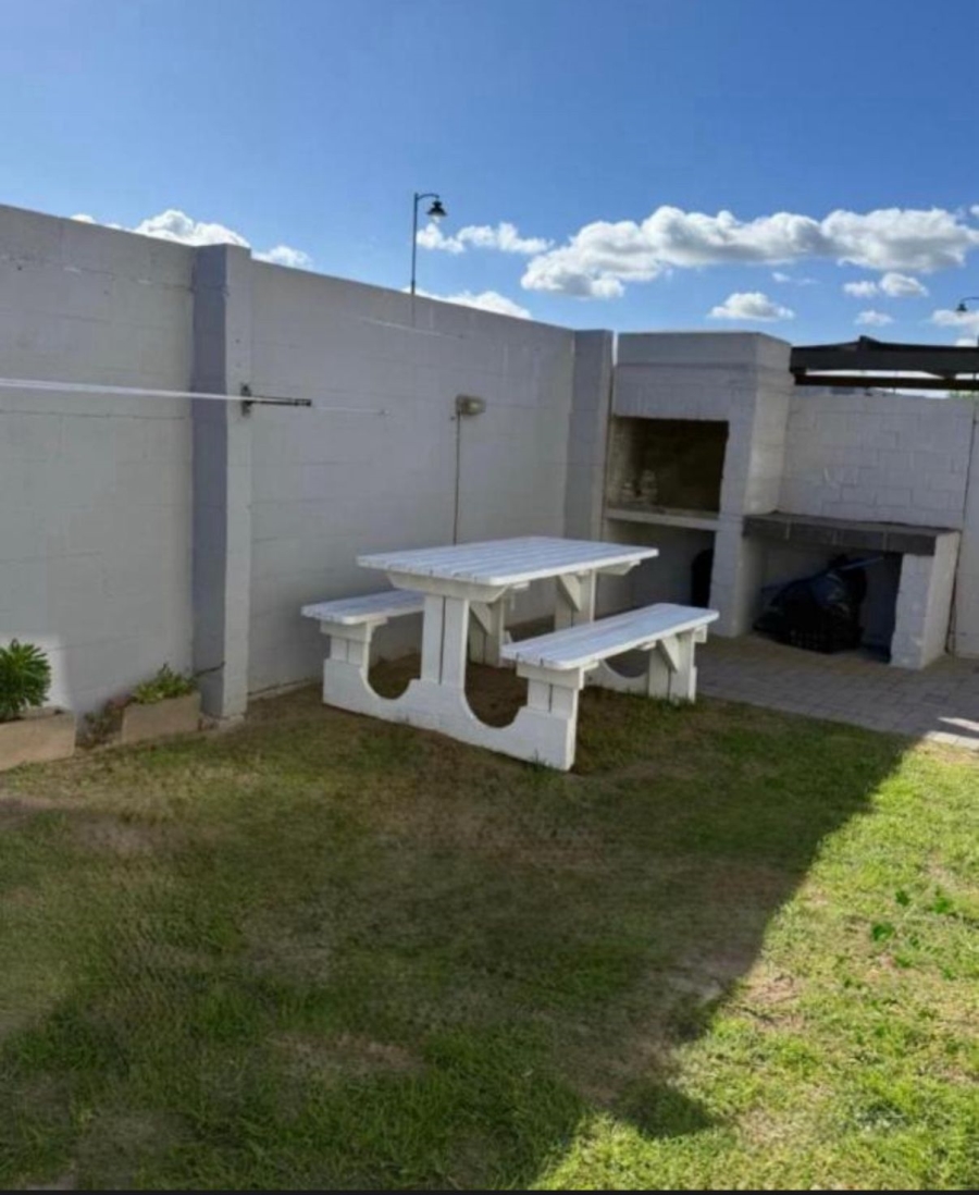 To Let 2 Bedroom Property for Rent in Country Club Western Cape